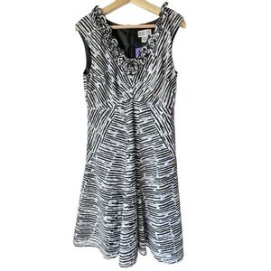 Women's ROBBIE BEE Black & White dress floral formal casual flower sleeveless 8.